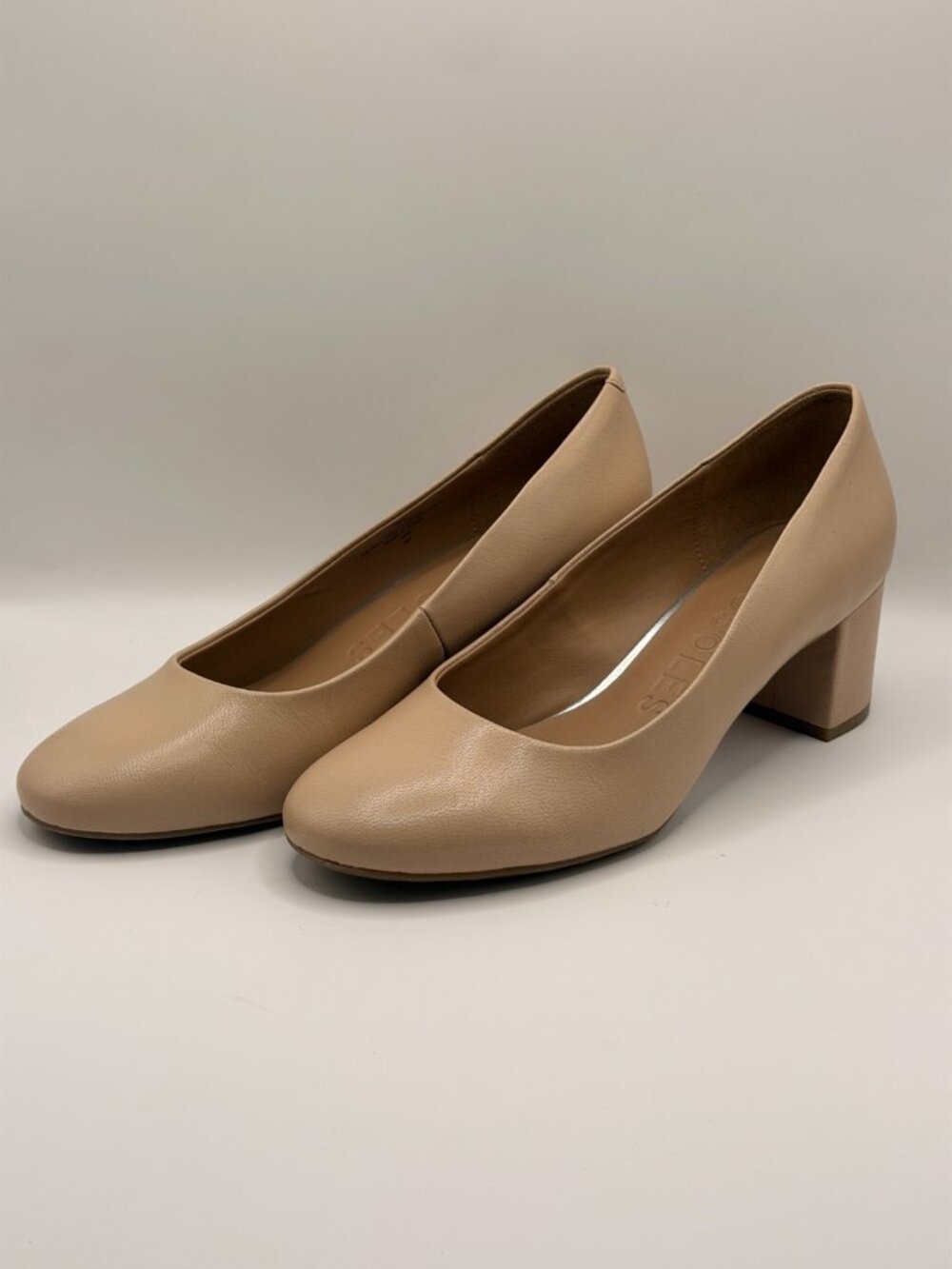 Aerosoles Womens Beige Round Toe Leather Pump Heel Sz 10